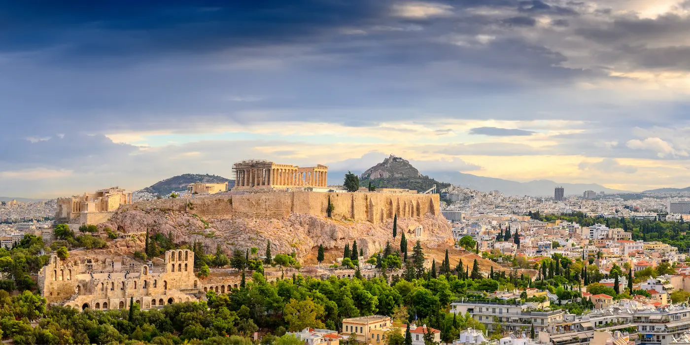 Acropole și Partenon pe deal cu panorama orașului Atena, Grecia - zboruri ieftine TravelTheme