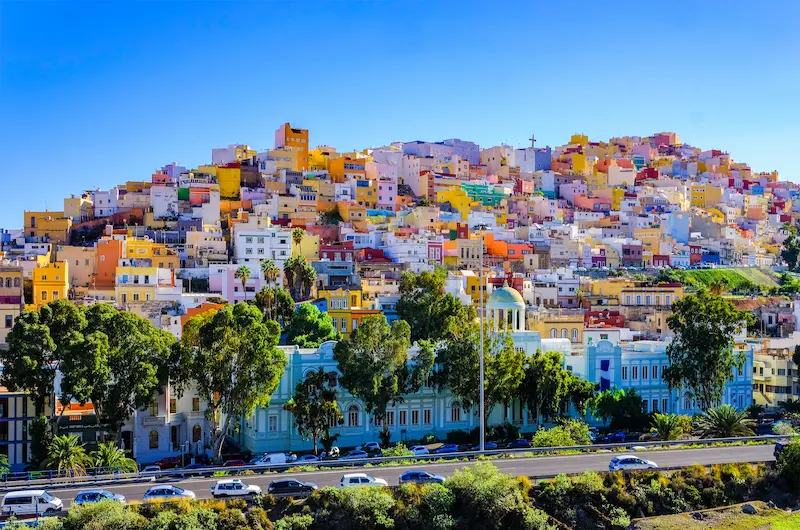 Cartier colorat Risco San Nicolás din Las Palmas de Gran Canaria — sejur charter Spania, Insulele Canare