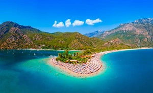 Blue Lagoon din Ölüdeniz pe coasta Egeei cu plajă, paragliding și mare turcoaz — sejur charter Turcia