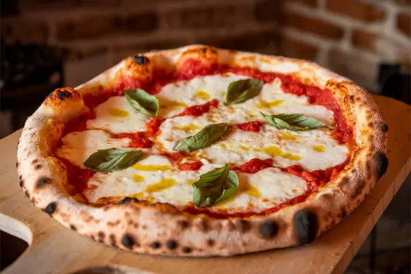 Pizza Napoletana originală Napoli